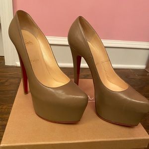 Louboutin Daffodile 160 Tan Kid Leather Heels